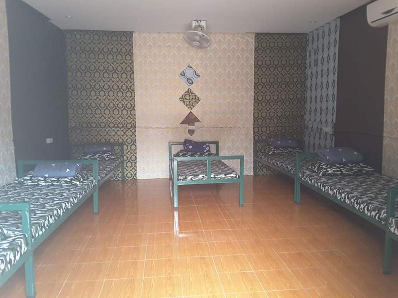 Army Barracks Guesthouse Vang Vieng Exteriör bild