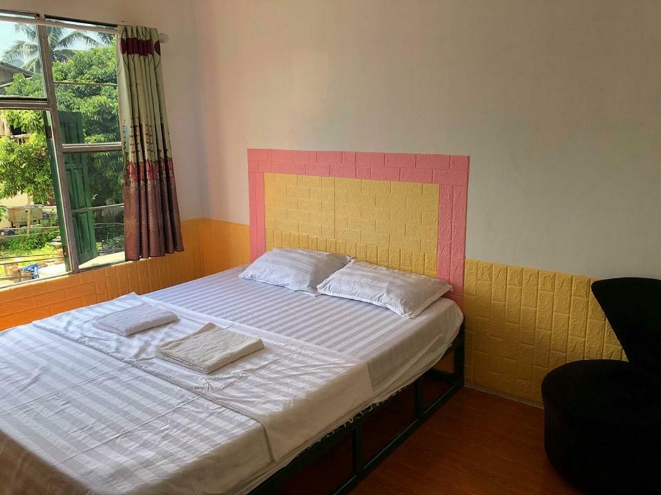Army Barracks Guesthouse Vang Vieng Exteriör bild