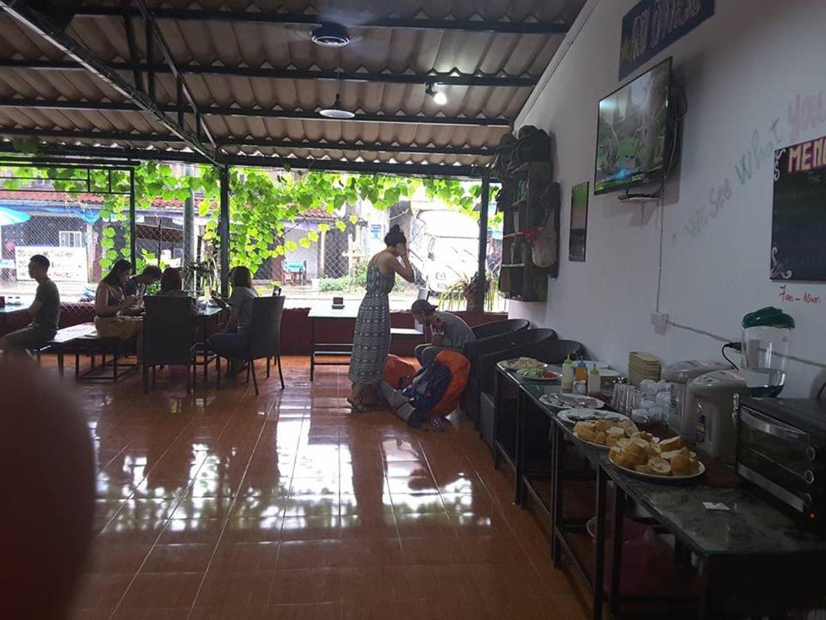 Army Barracks Guesthouse Vang Vieng Exteriör bild