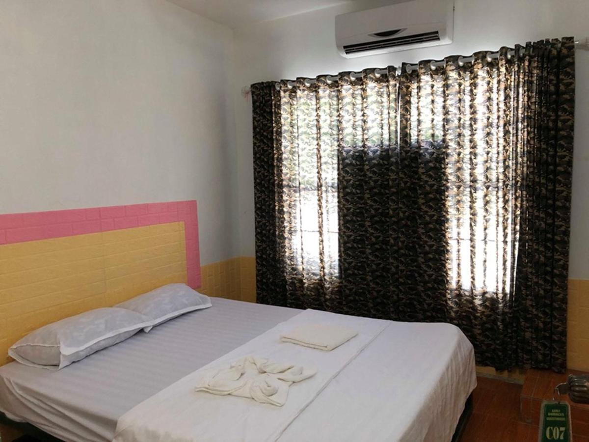 Army Barracks Guesthouse Vang Vieng Exteriör bild