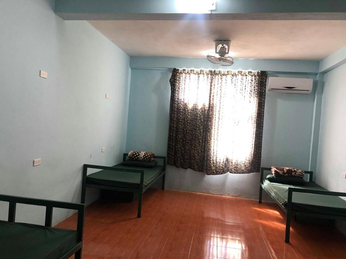 Army Barracks Guesthouse Vang Vieng Exteriör bild