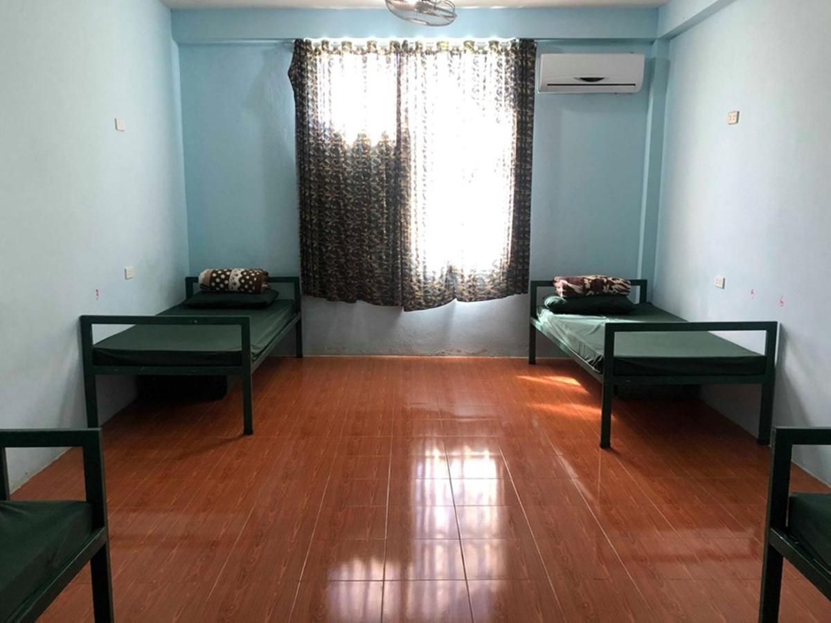 Army Barracks Guesthouse Vang Vieng Exteriör bild
