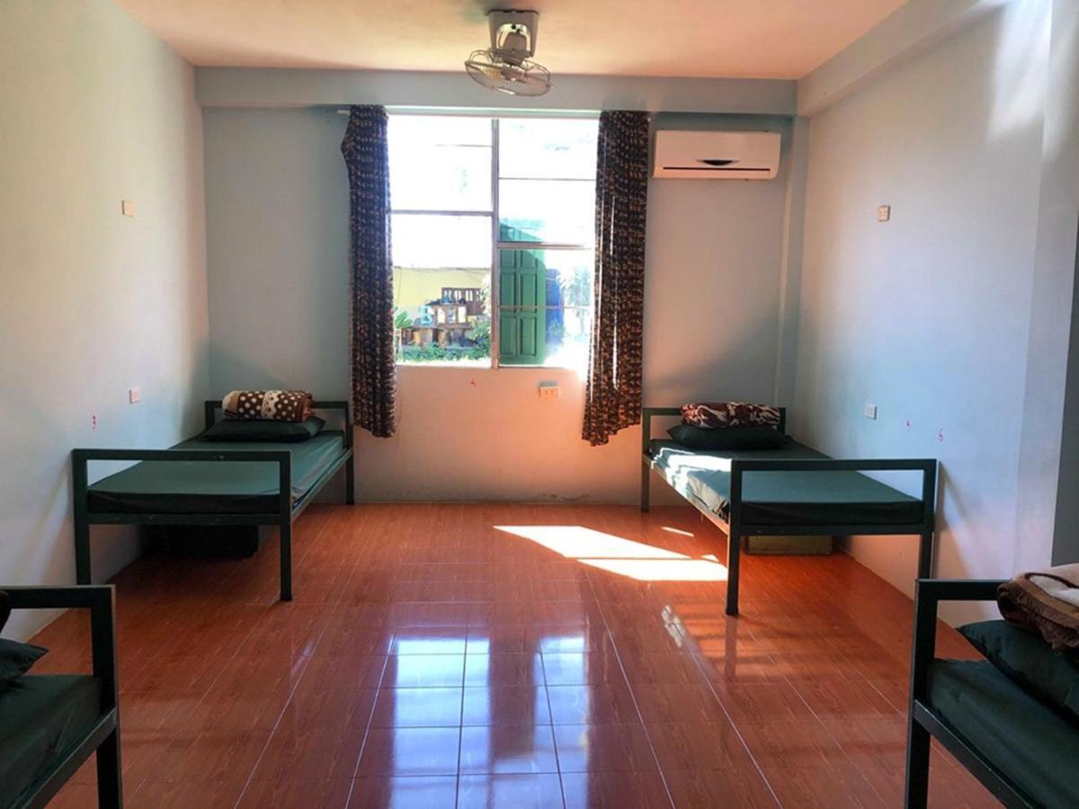 Army Barracks Guesthouse Vang Vieng Exteriör bild
