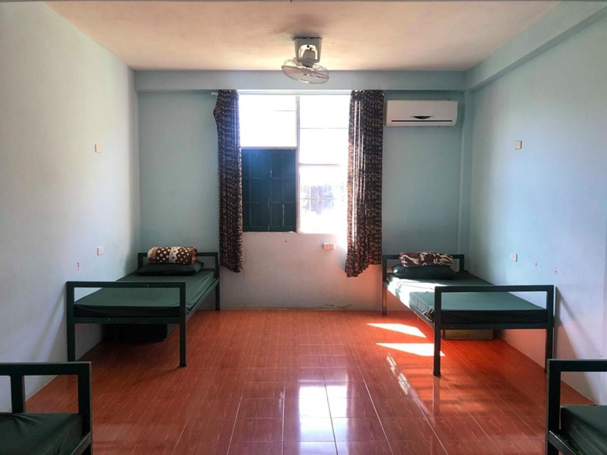 Army Barracks Guesthouse Vang Vieng Exteriör bild