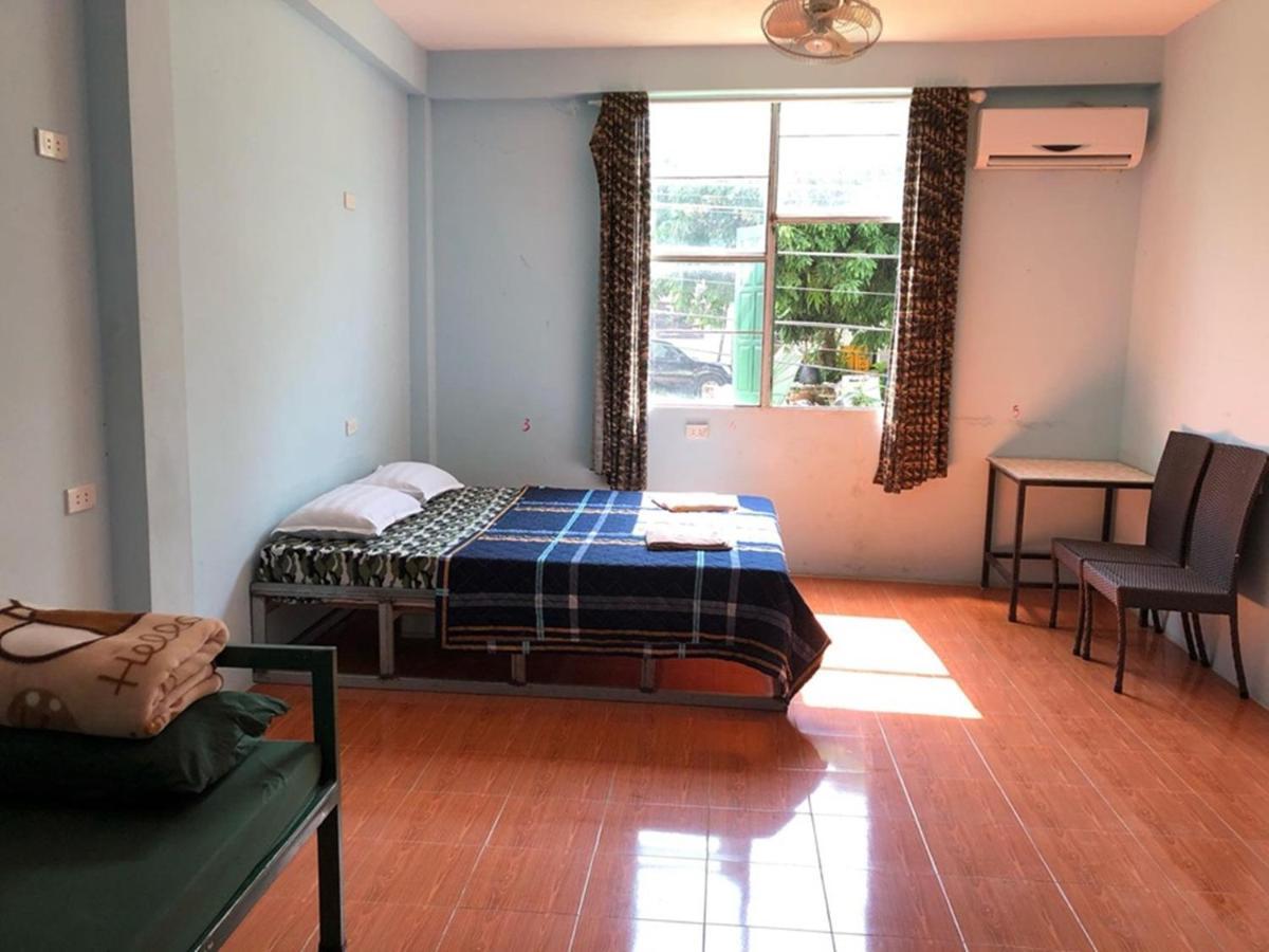 Army Barracks Guesthouse Vang Vieng Exteriör bild
