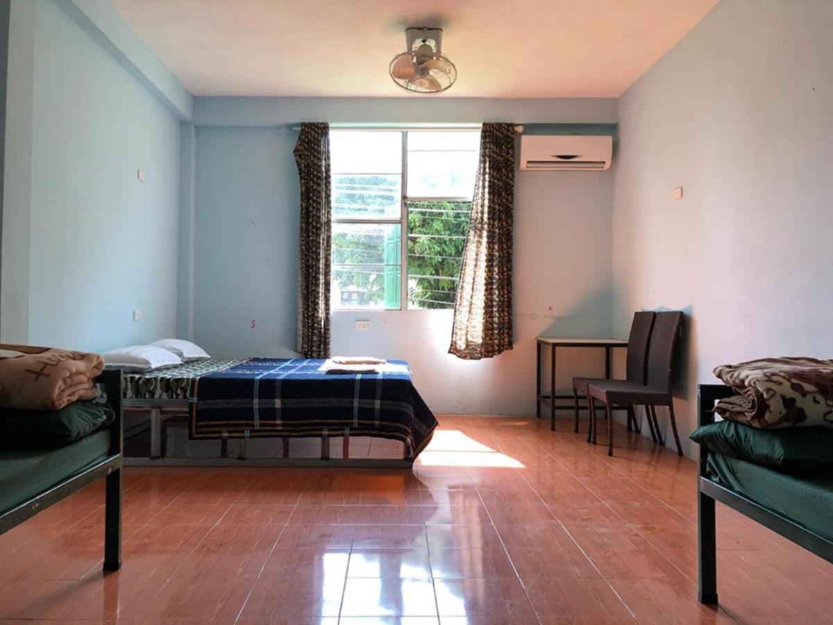 Army Barracks Guesthouse Vang Vieng Exteriör bild